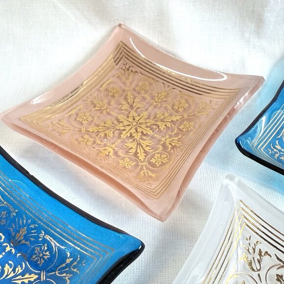 Vintage from 1950s Miniature Ashtrays Set Of 4 Rose Design Gold Accents MCM - Picture 5 of 10
